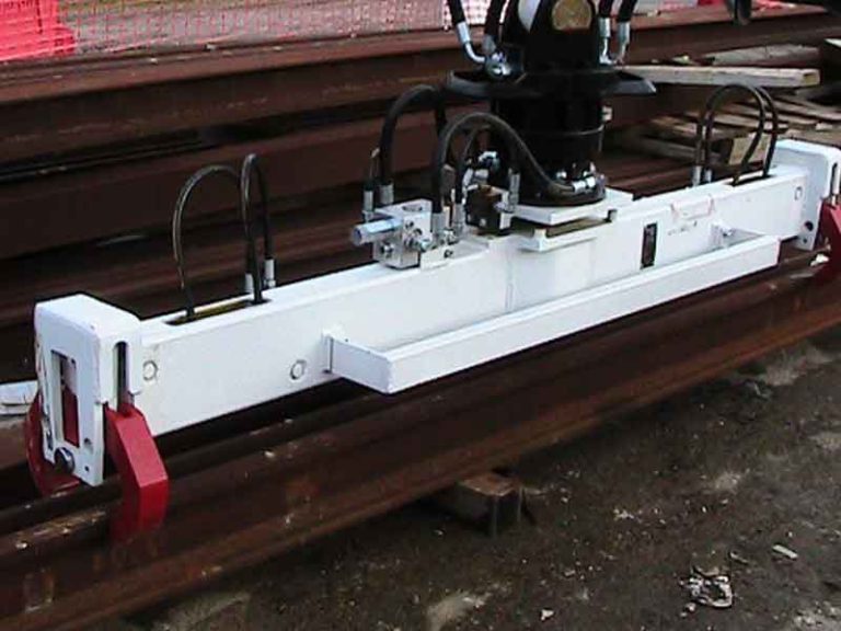 Hydraulic rail beam