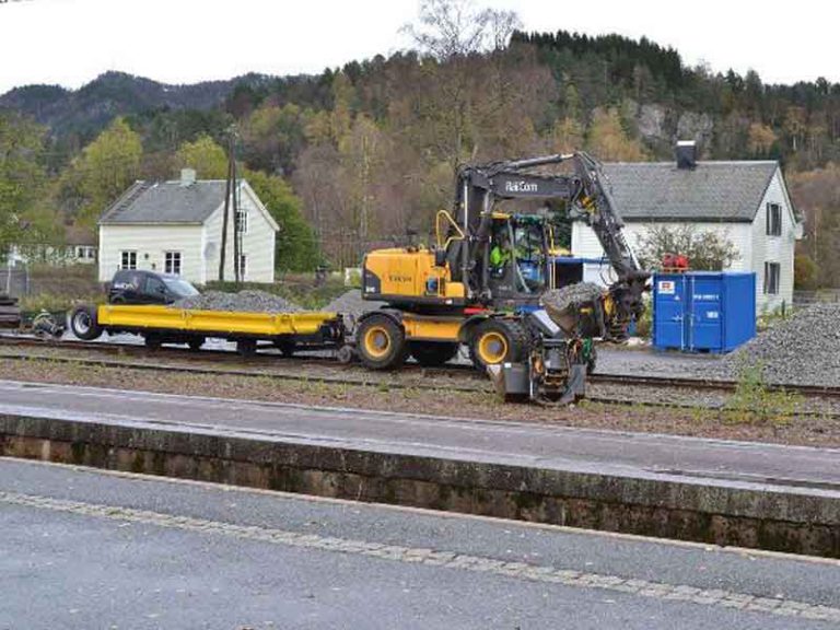 TRANSPORT TRAILER for tracks